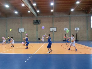 mondoni minibasket giochi con palloncini 